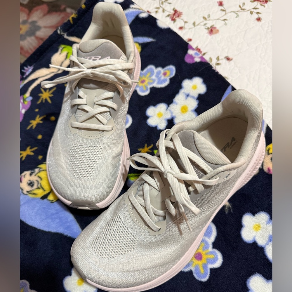Altra Experience Flow 3 women’s tennis shoes